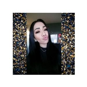 Meet your Posher, Leonor